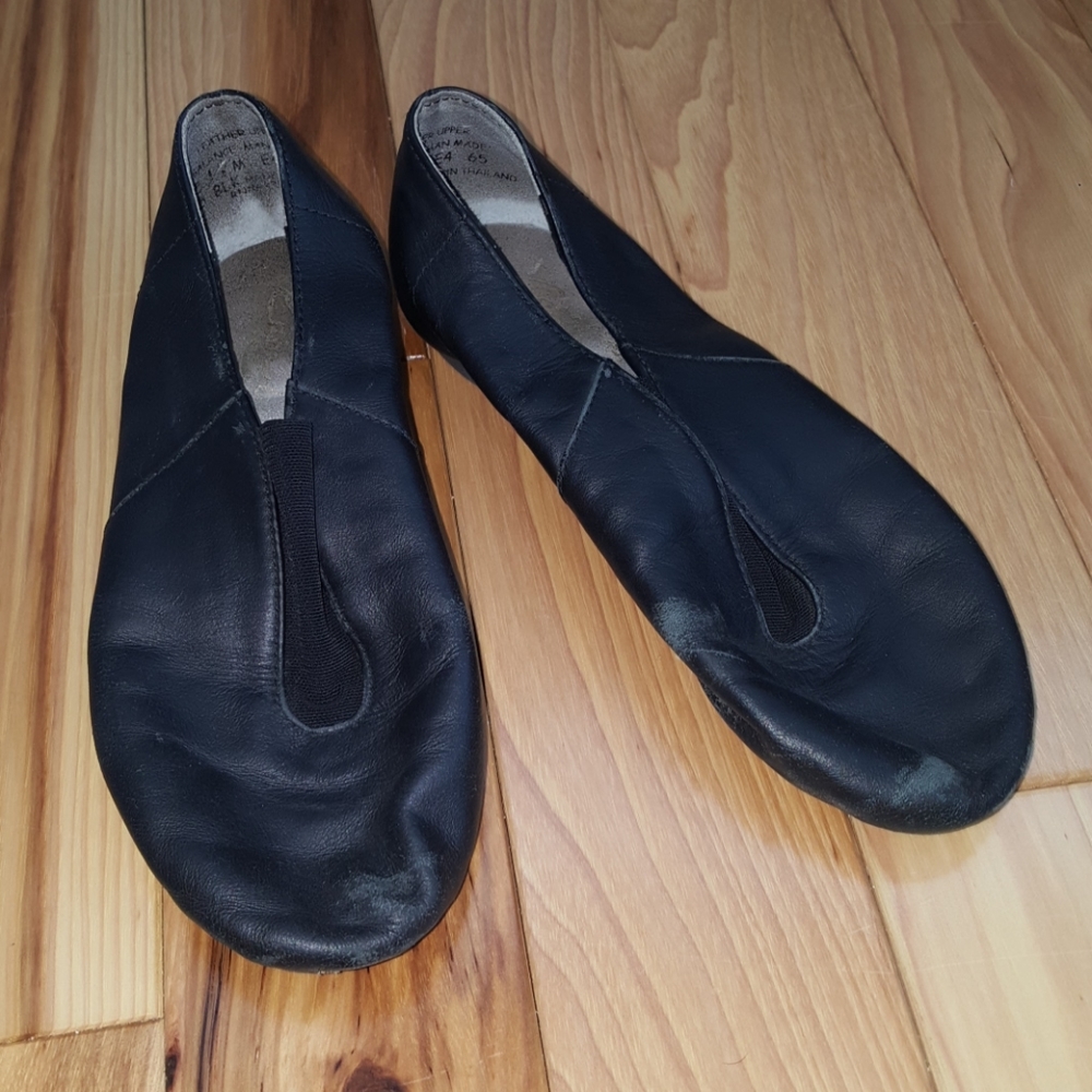 Black dance shoe